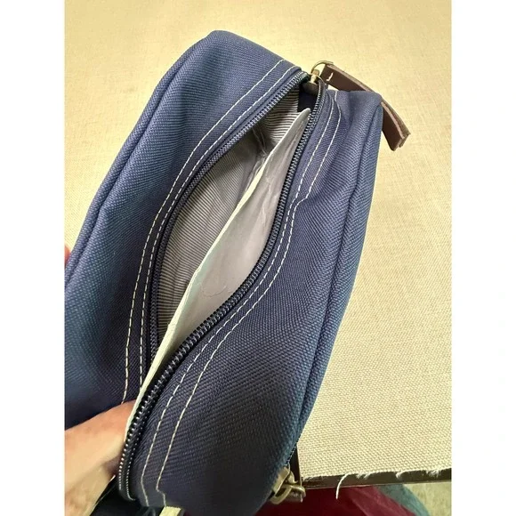 Timberland Navy Blue Canvas Toiletry Bag Travel Dopp Kit with Striped Lining - Picture 3 of 3